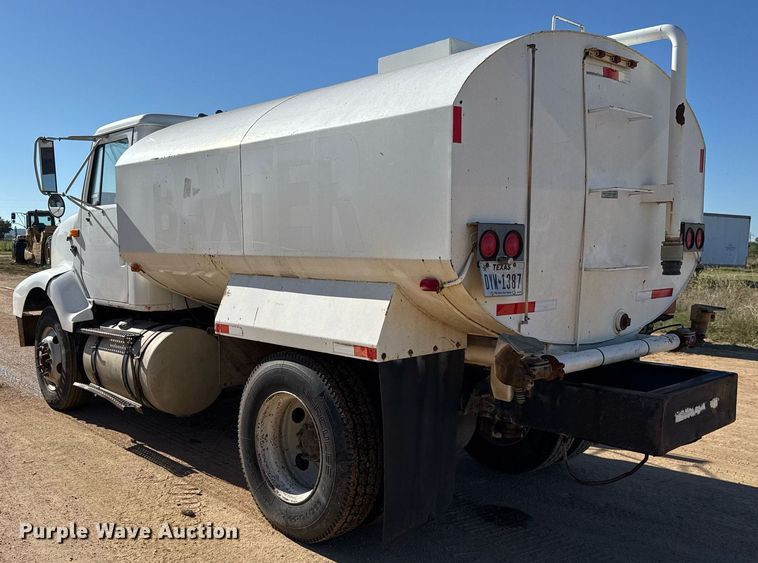image for item EJ3088 1994 International  8200 tank truck