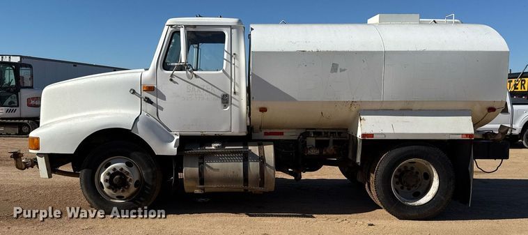 image for item EJ3088 1994 International  8200 tank truck