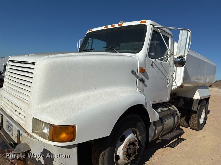image for item EJ3088 1994 International  8200 tank truck