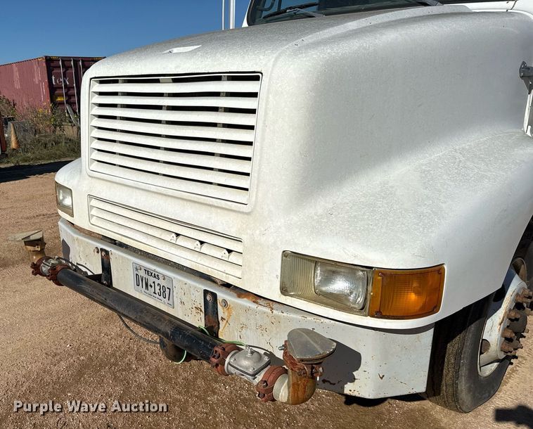 image for item EJ3088 1994 International  8200 tank truck