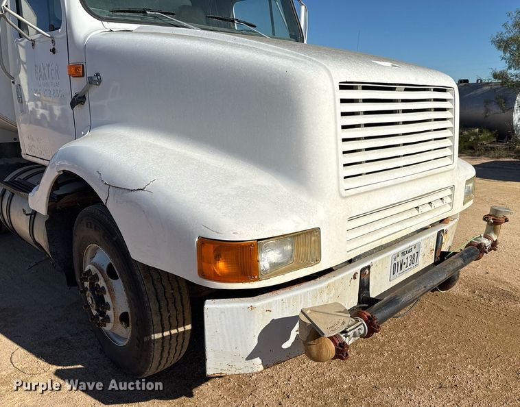 image for item EJ3088 1994 International  8200 tank truck