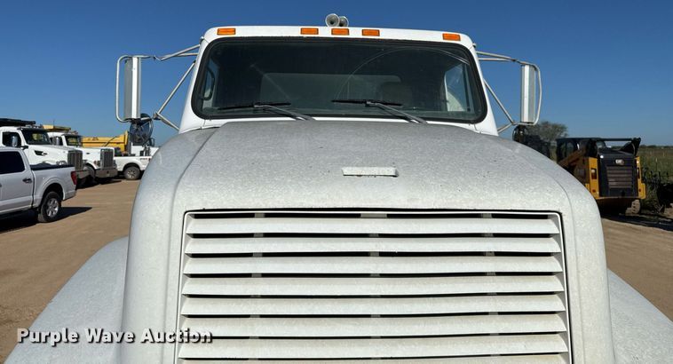 image for item EJ3088 1994 International  8200 tank truck