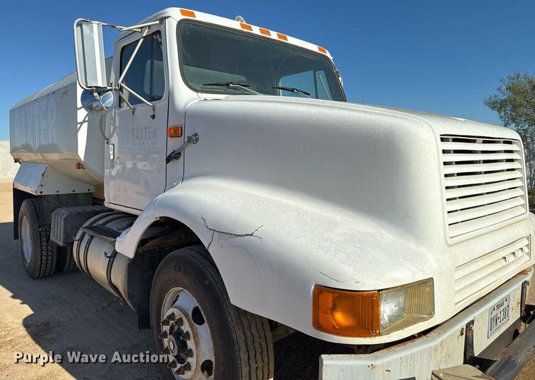 image for item EJ3088 1994 International  8200 tank truck