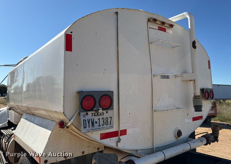 image for item EJ3088 1994 International  8200 tank truck