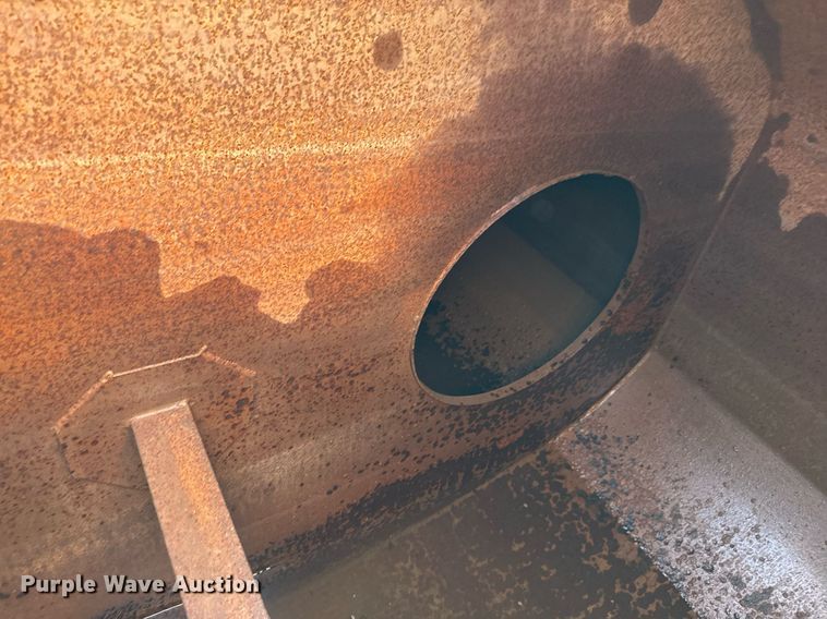 image for item EJ3088 1994 International  8200 tank truck