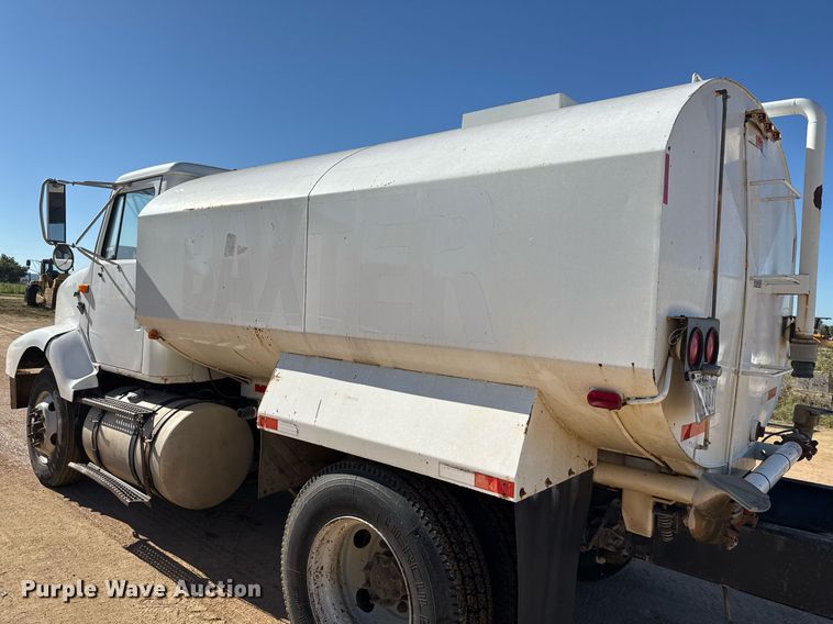 image for item EJ3088 1994 International  8200 tank truck