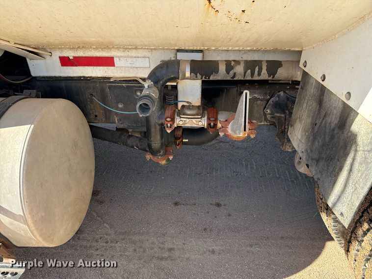 image for item EJ3088 1994 International  8200 tank truck