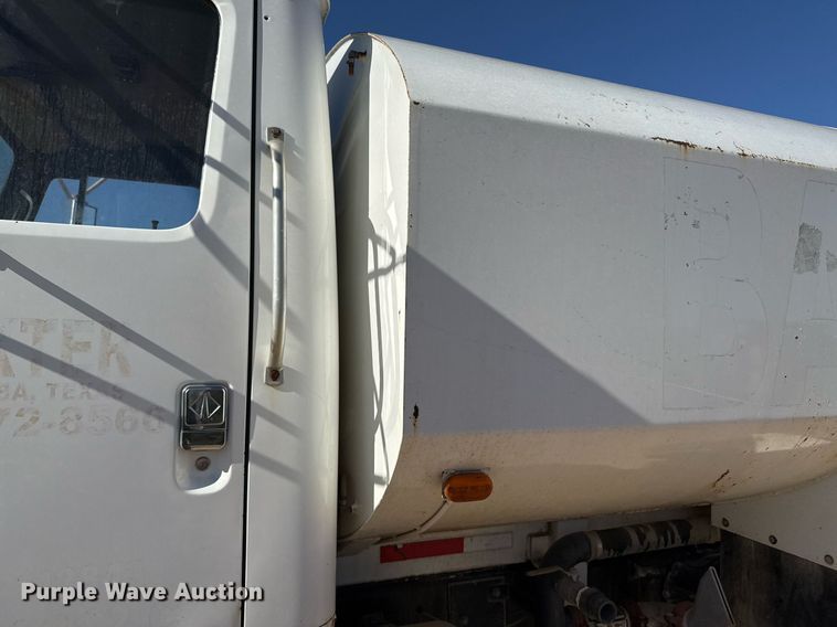 image for item EJ3088 1994 International  8200 tank truck