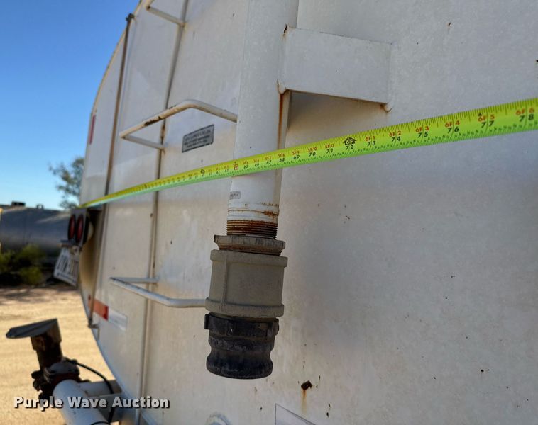 image for item EJ3088 1994 International  8200 tank truck