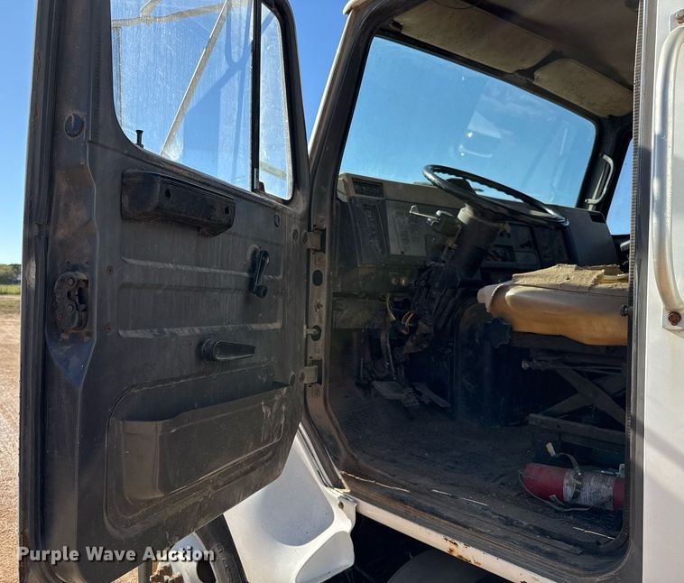 image for item EJ3088 1994 International  8200 tank truck