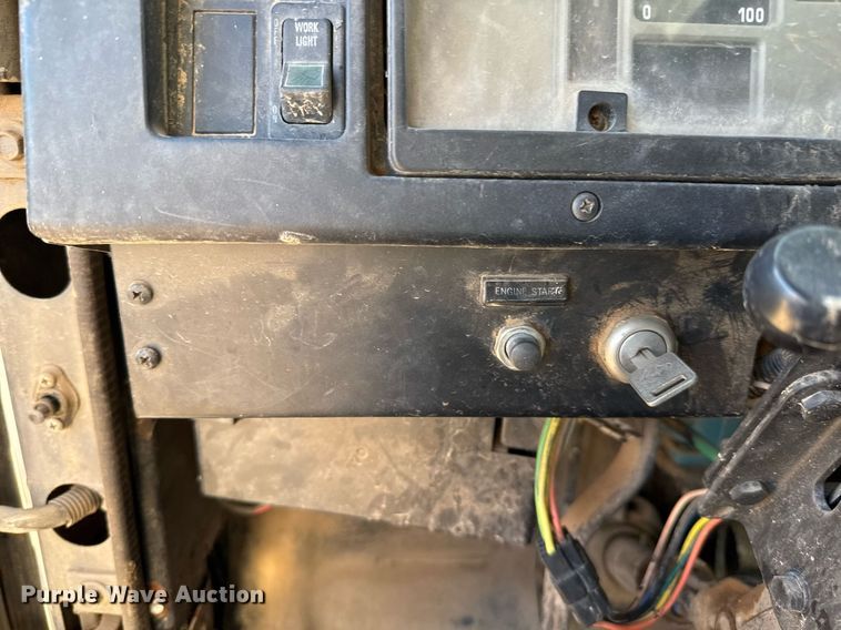 image for item EJ3088 1994 International  8200 tank truck