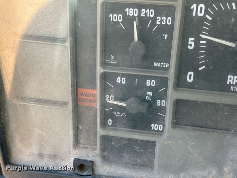 image for item EJ3088 1994 International  8200 tank truck