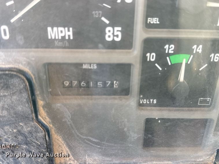 image for item EJ3088 1994 International  8200 tank truck