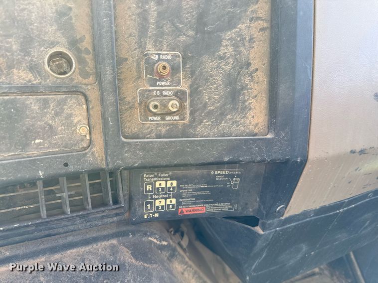 image for item EJ3088 1994 International  8200 tank truck