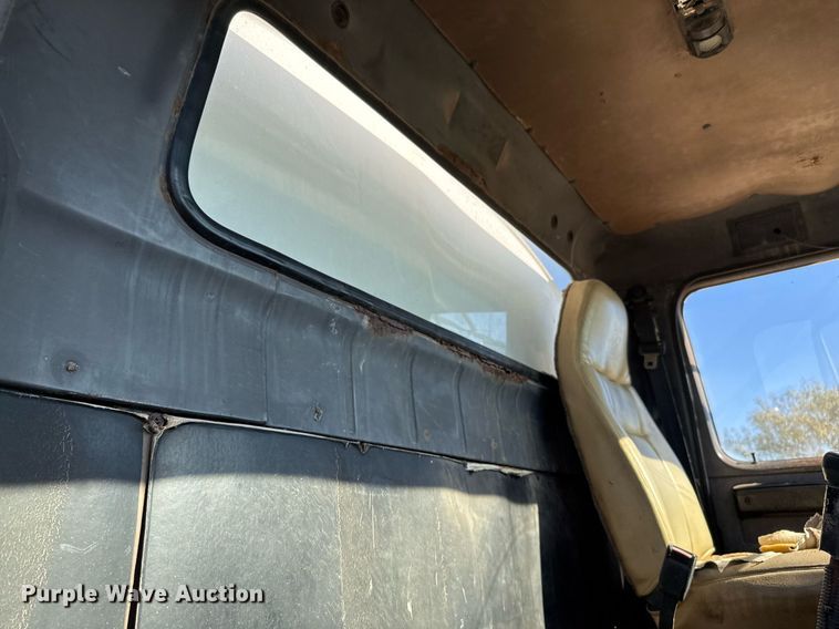 image for item EJ3088 1994 International  8200 tank truck