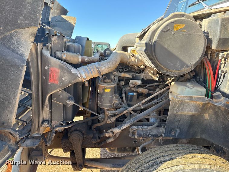image for item EJ3088 1994 International  8200 tank truck