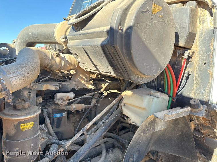 image for item EJ3088 1994 International  8200 tank truck