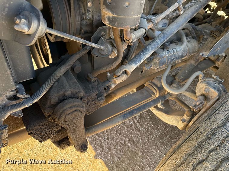 image for item EJ3088 1994 International  8200 tank truck