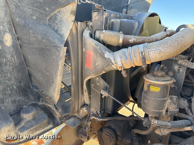 image for item EJ3088 1994 International  8200 tank truck