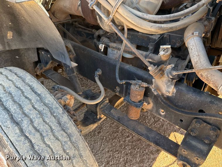 image for item EJ3088 1994 International  8200 tank truck