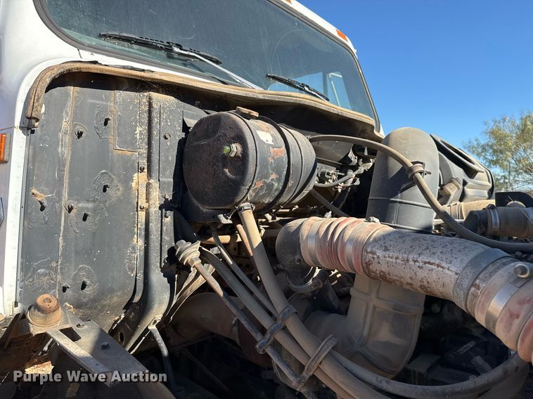 image for item EJ3088 1994 International  8200 tank truck