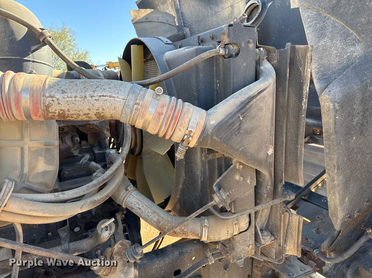 image for item EJ3088 1994 International  8200 tank truck