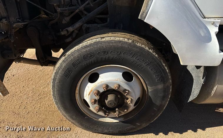 image for item EJ3088 1994 International  8200 tank truck