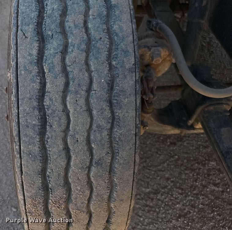 image for item EJ3088 1994 International  8200 tank truck