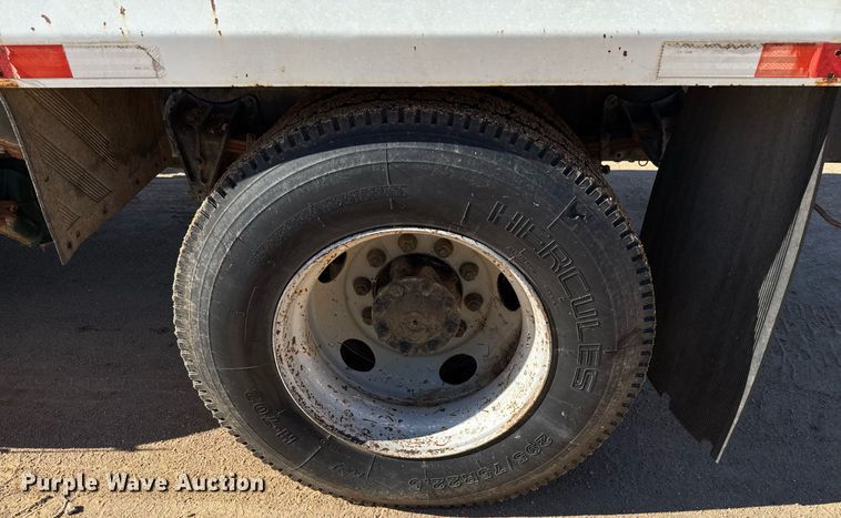 image for item EJ3088 1994 International  8200 tank truck