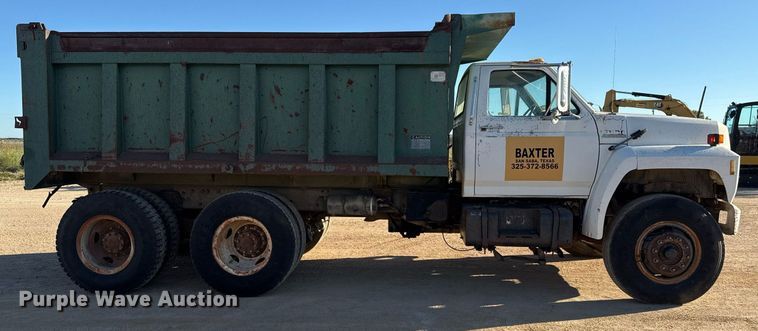 image for item EJ3090 1991 Ford F900 dump truck