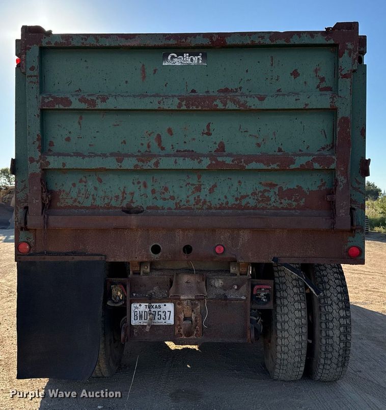 image for item EJ3090 1991 Ford F900 dump truck