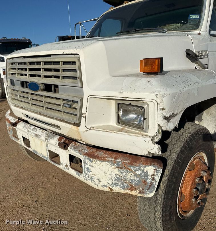 image for item EJ3090 1991 Ford F900 dump truck