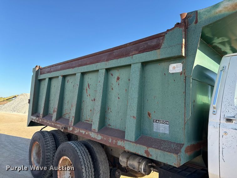 image for item EJ3090 1991 Ford F900 dump truck