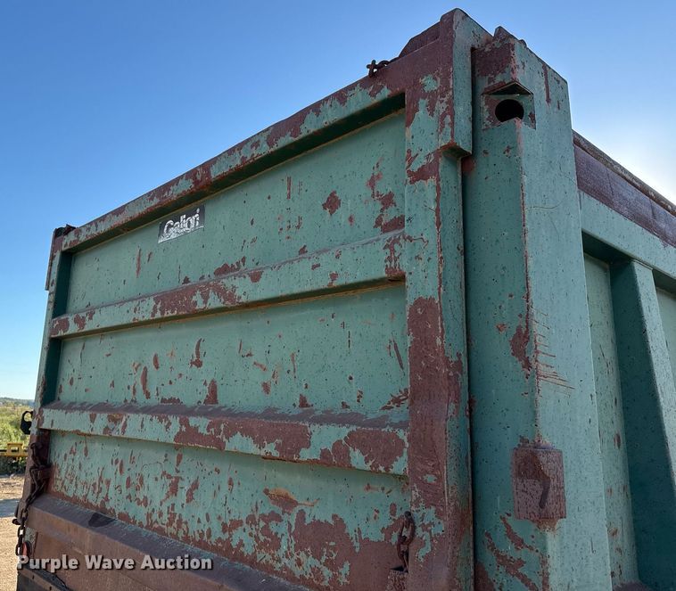 image for item EJ3090 1991 Ford F900 dump truck