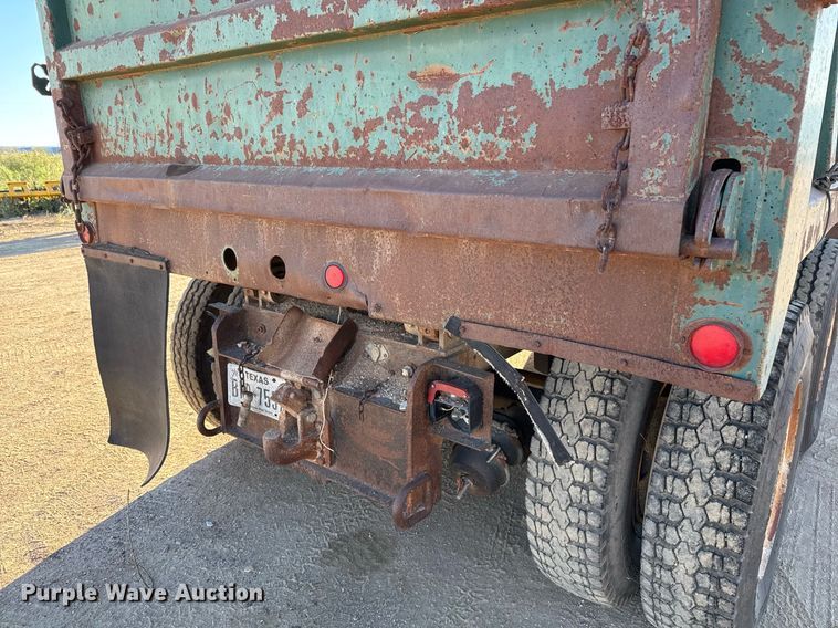 image for item EJ3090 1991 Ford F900 dump truck