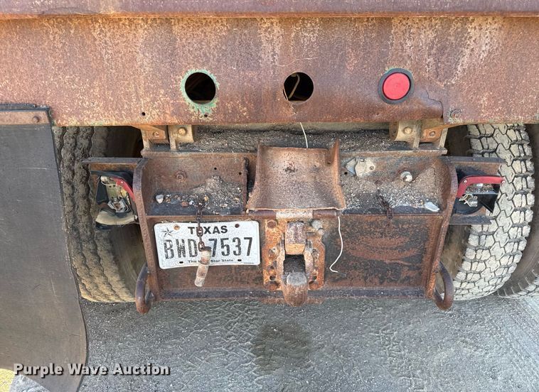 image for item EJ3090 1991 Ford F900 dump truck