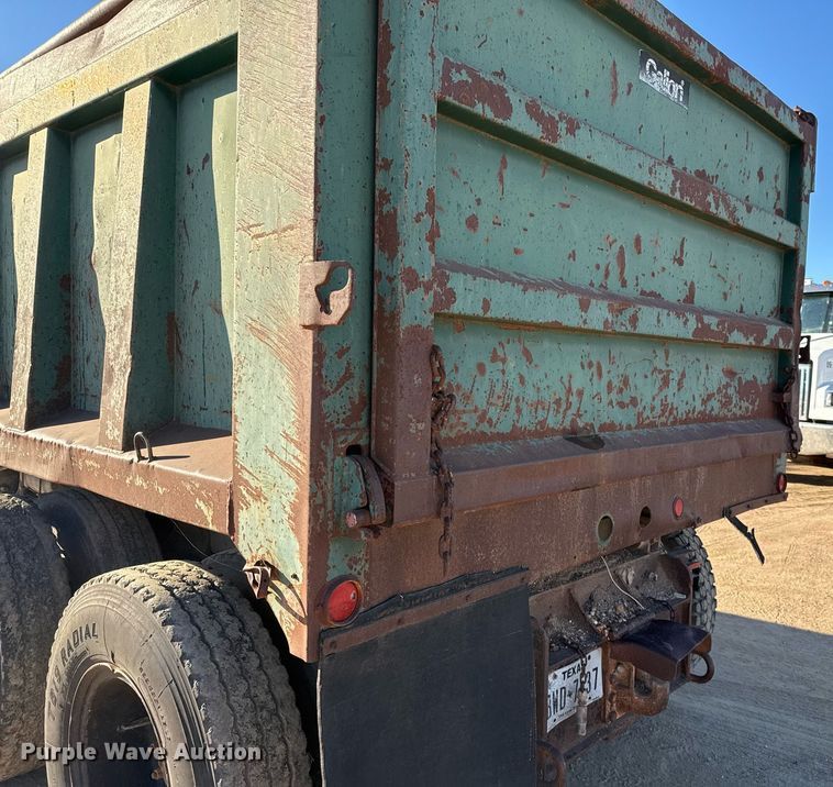 image for item EJ3090 1991 Ford F900 dump truck