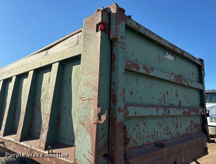 image for item EJ3090 1991 Ford F900 dump truck