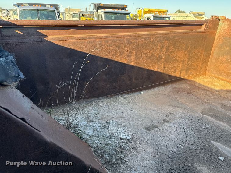 image for item EJ3090 1991 Ford F900 dump truck