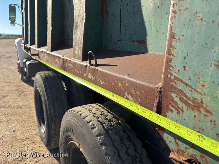 image for item EJ3090 1991 Ford F900 dump truck