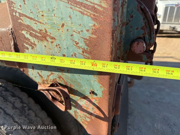 image for item EJ3090 1991 Ford F900 dump truck