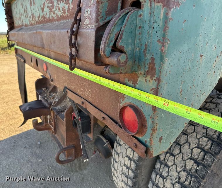 image for item EJ3090 1991 Ford F900 dump truck