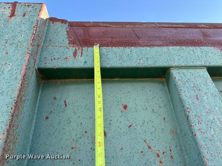 image for item EJ3090 1991 Ford F900 dump truck