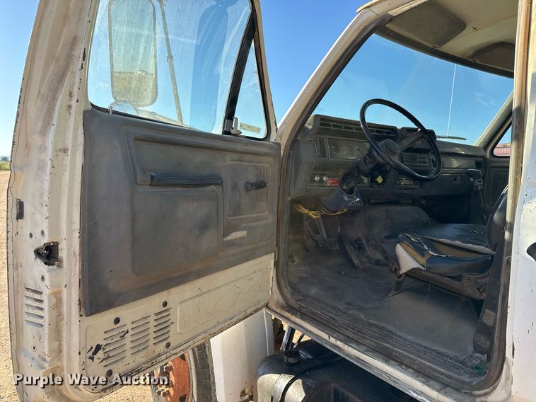 image for item EJ3090 1991 Ford F900 dump truck