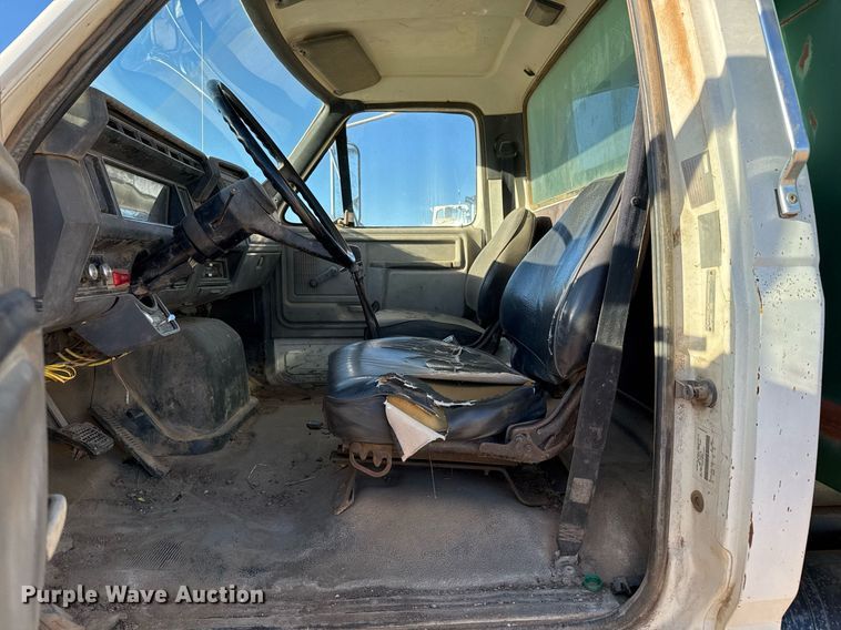 image for item EJ3090 1991 Ford F900 dump truck