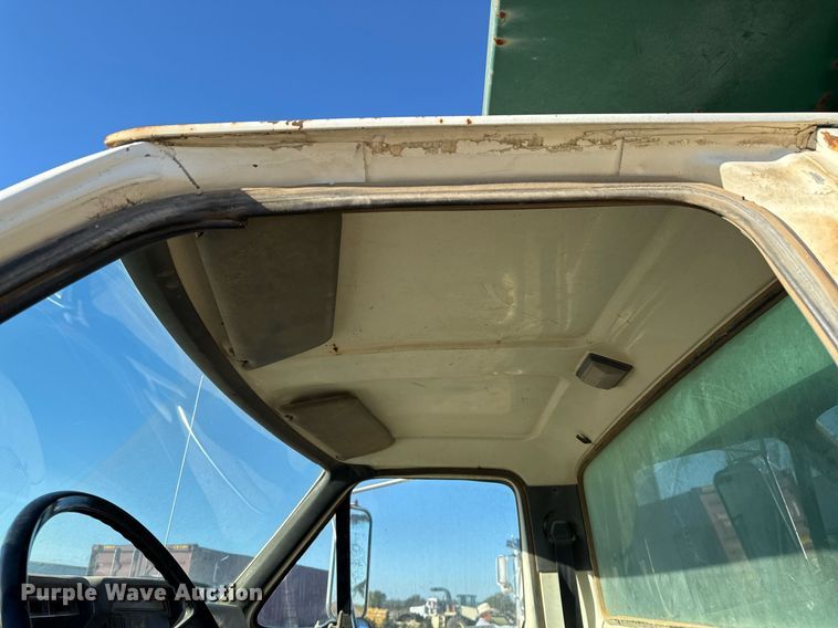 image for item EJ3090 1991 Ford F900 dump truck