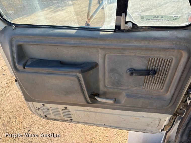 image for item EJ3090 1991 Ford F900 dump truck