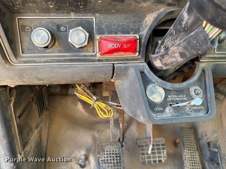 image for item EJ3090 1991 Ford F900 dump truck