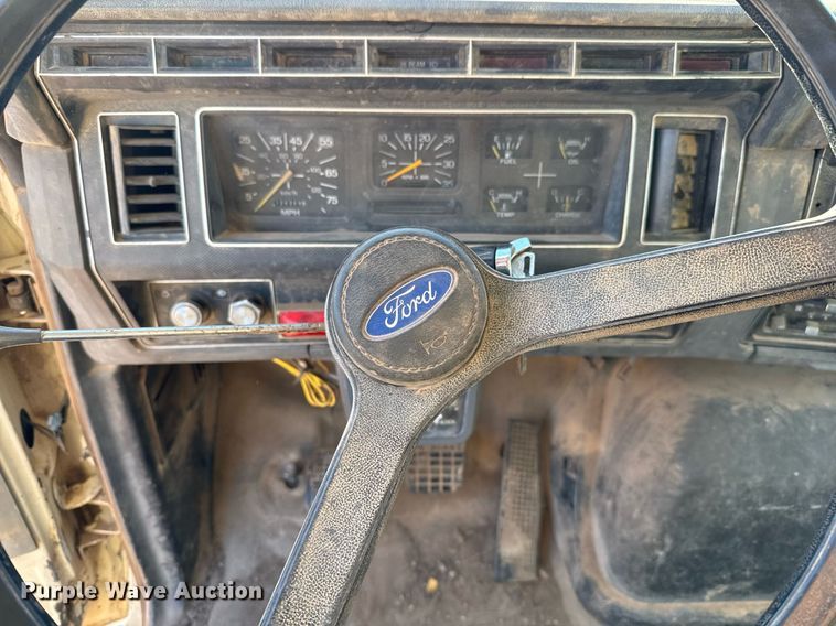 image for item EJ3090 1991 Ford F900 dump truck