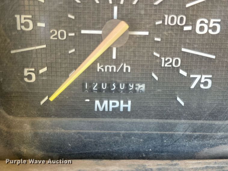 image for item EJ3090 1991 Ford F900 dump truck